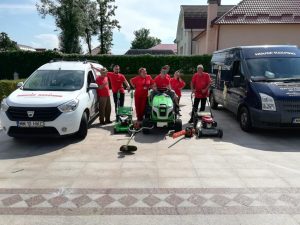 Peisagistica si intretinere spatii verzi echipa 5 House Keeping